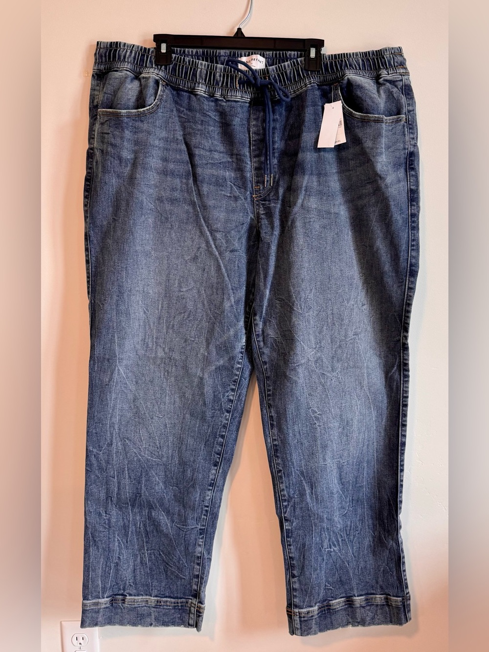 Lane Bryant Signature Fit Relaxed Straight - High Rise Jeans - NWT - Plus Sized